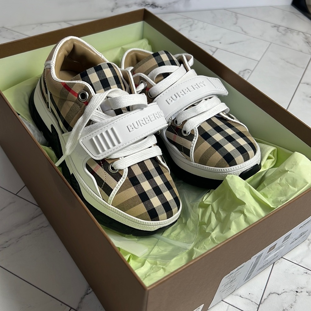 Burberry (BRAND NEW) shoes for little kid